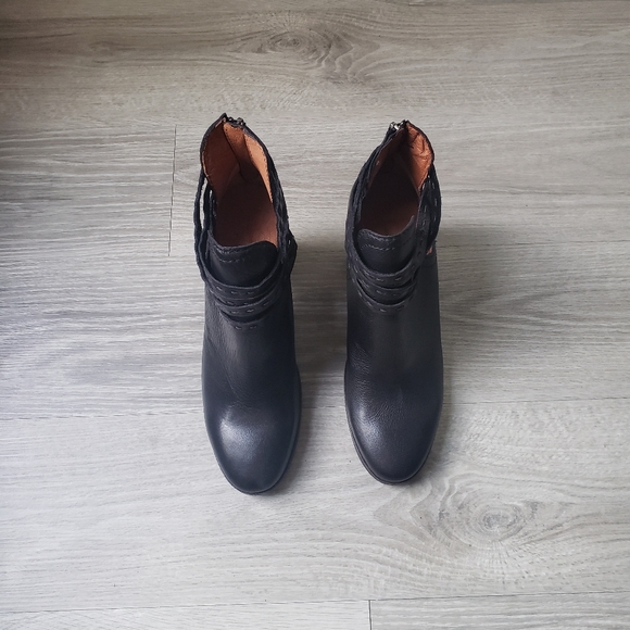 Frye Naomi Pickstitch Shootie - Picture 5 of 12